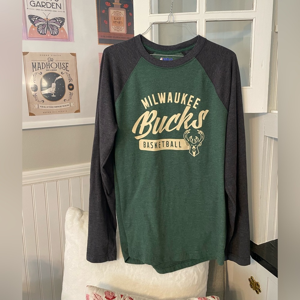 Milwaukee Bucks basketball, longsleeve T-shirt